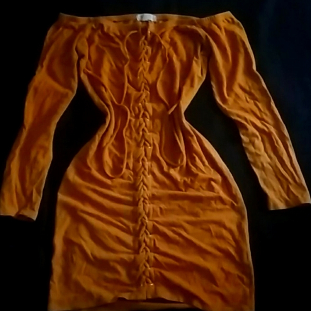 Off the shoulders adjustable dress